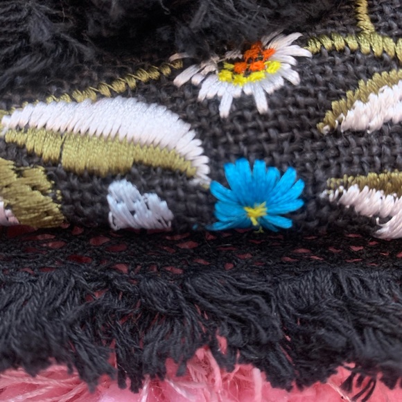 Sam Edelman Embroidered Cross body clutch - Picture 5 of 8